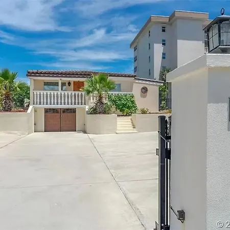 Oceanfront Beach Villa On Daytona Beach Shores